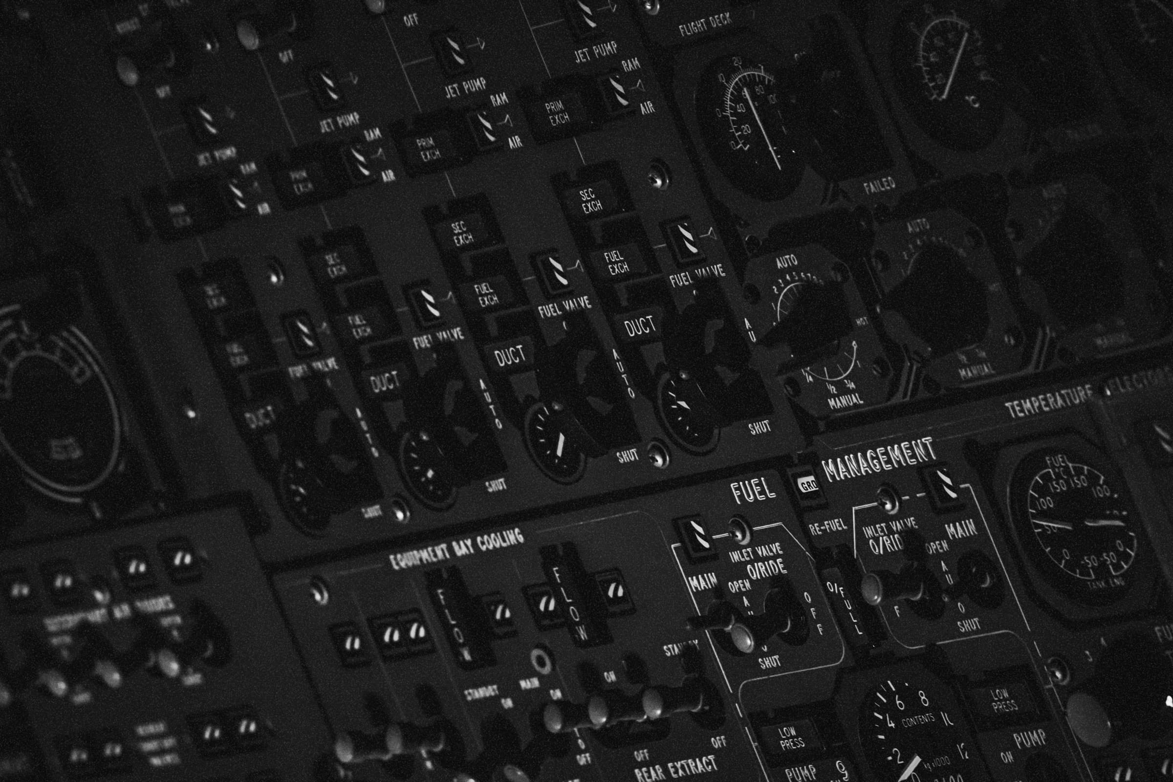 Flight-deck fuel management panel